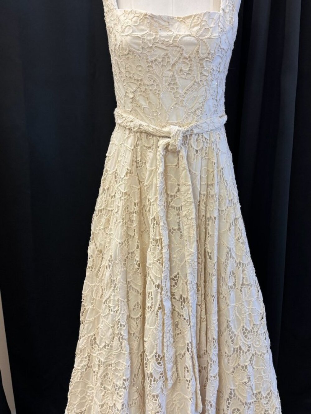 Alice + Olivia Esma Square Neck Eyelet Lace Flared Midi Dress Cream Size 10